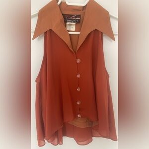 Women's Rust Sleeveless Button-Up Top